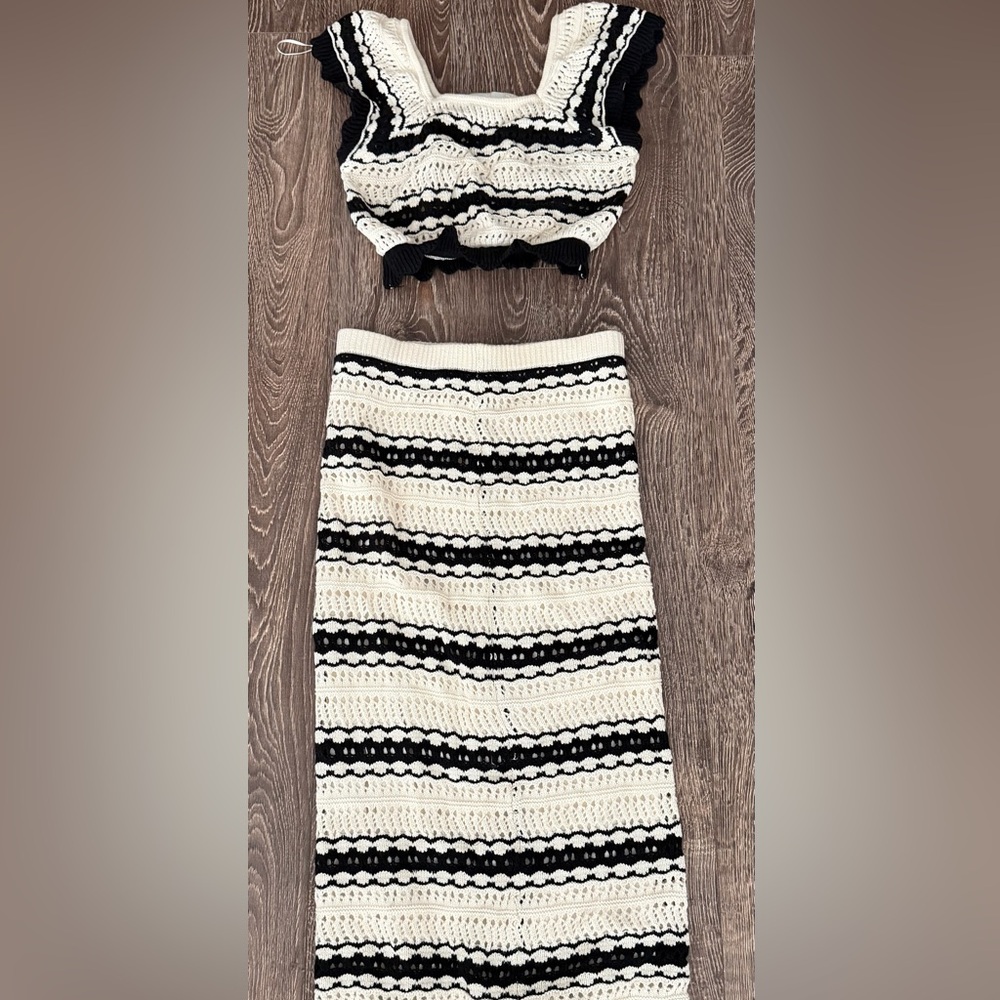 Freshman Black and Cream Patterned Pencil Skirt